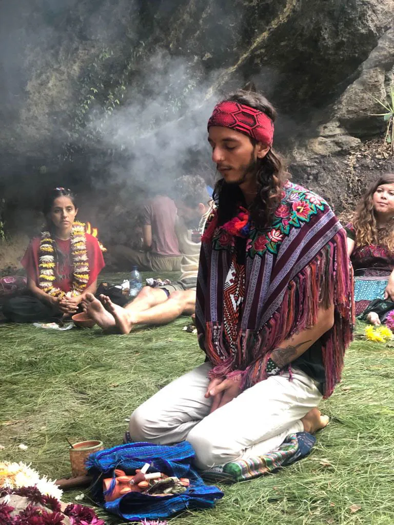 No caminas solo: accede a una tribu auténtica y apoyo continuo.